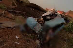 Batida frontal entre caminhões deixa três mortos e mulher presa às ferragens em MT