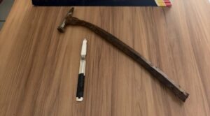 Aluno briga, pega pedaço de pau e ameaça colega de morte com arma improvisada em escola em Escola Cívico-Militar