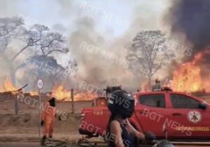 Forte incêndio atinge área na Avenida Goiânia e assusta moradores em Rondonópolis