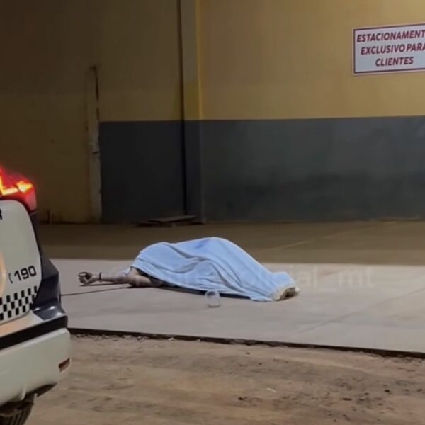 Jovem é assassinado próximo a tabacaria enquanto tomava última cerveja em MT; vídeo forte