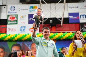 Eleições 2026: Flávio vence Lula por 47,3% a 42% no 2º turno