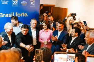 Michelle fecha com Flávio e dispara: ‘Só atiram pedras em árvores que dão fruto’