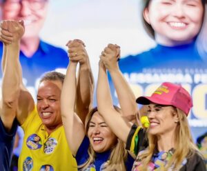 Kalynka destaca força feminina e agradece apoio de Cláudio durante lançamento de Alessandra em Rondonópolis
