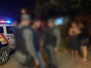 Bêbado ‘machão’ espanca mulher com socos e pontapés e fica manso com a chegada da PM em Rondonópolis
