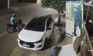 Placas de Alessandra Ferreira são arrancadas de residências de apoiadores; vídeos mostram vândalos em ação