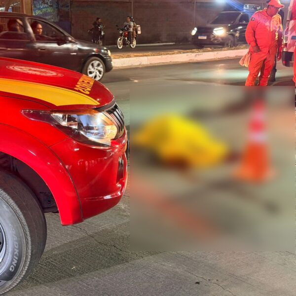 Idoso morre brutalmente atropelado por moto de alta cilindrada em frente ao Atacadão; vídeo forte