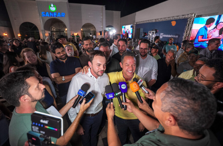 Prefeito Cláudio Ferreira inova ao inaugurar agência do Sanear construída no estilo neoclássico