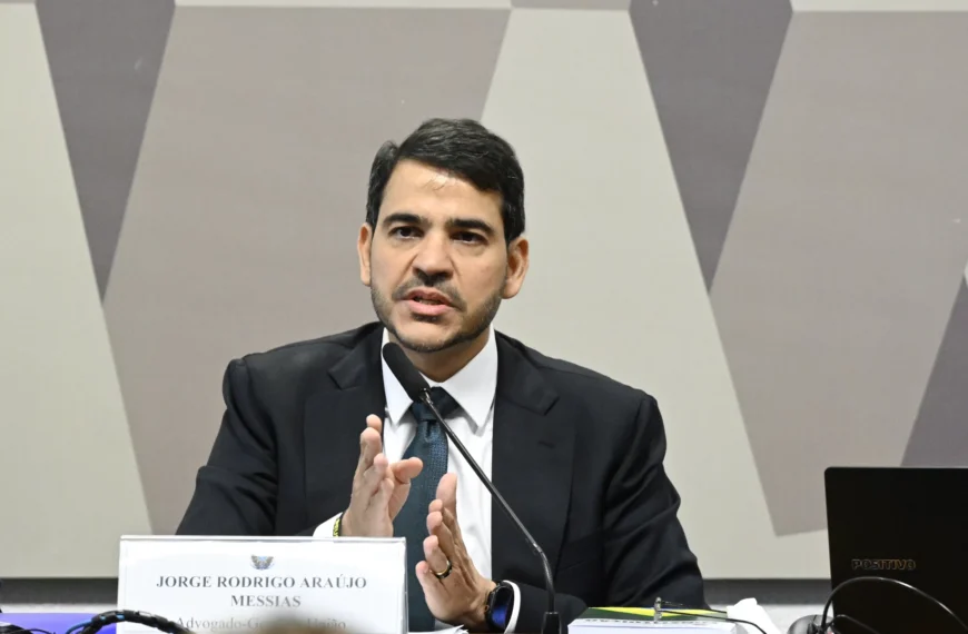 Jorge Messias e Andrei trocaram xingamentos no gabinete de Lula