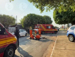 Homem armado com facão ameaça guardas e acaba morto baleado no meio da rua em MT; veja