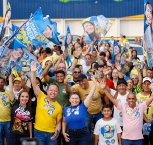 Alessandra Ferreira arrasta centenas pelas ruas de Rondonópolis e mostra força popular; vídeos