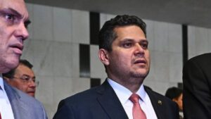 Oposição desiste de Alcolumbre para impeachment de Moraes e aposta no próximo Senado