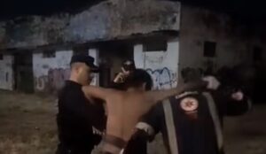 Casal é sequestrado e espancado por grupo; mulher desaparece em MT e vídeo mostra resgate