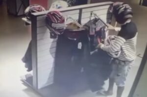 Dupla furta jaquetas em loja de motos e são presos ‘pagando de gatões’ em casa noturna em Rondonópolis; assista