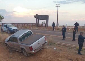 Bandido morre em confronto com a PM após bando roubar caminhonete e fazer mulher refém em Rondonópolis