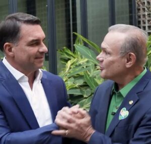 Flávio Bolsonaro pede voto para Wellington e diz que PL vai “recolocar Mato Grosso nos trilhos”