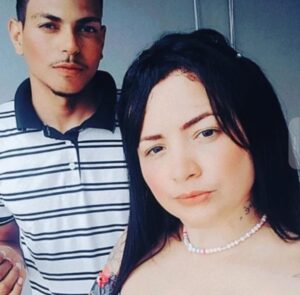 Homem é brutalmente esfaqueado pela esposa em posto de combustível e morre no Hospital Regional