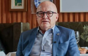 A 10 dias da eleição, Pivetta sobe o tom, acumula multas e parte para ataques pessoais contra Wellington