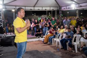 Prefeito Cláudio Ferreira entrega espaço de lazer ao bairro Alfredo de Castro: “obra necessária aqui”