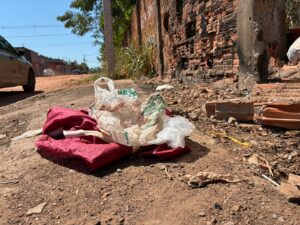 Catador de latinha encontra recém-nascida morta dentro de sacola em Cuiabá; vídeo com imagens sensíveis