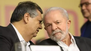 Ministro Flávio Dino interfere em decisão de Mendonça e manda Andrei Rodrigues voltar para chefia da PF