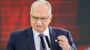 Ministro Fachin contraria Moraes e retira de suas mãos caso contra André Mendonça