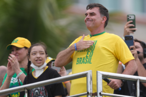 Três pesquisas no mesmo dia colocam Flávio à frente de Lula no segundo turno