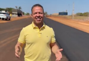 Cláudio comemora chegada do asfalto na duplicação do Anel Viário: “Não é promessa, não é conversa fiada, é resultado”; vídeo
