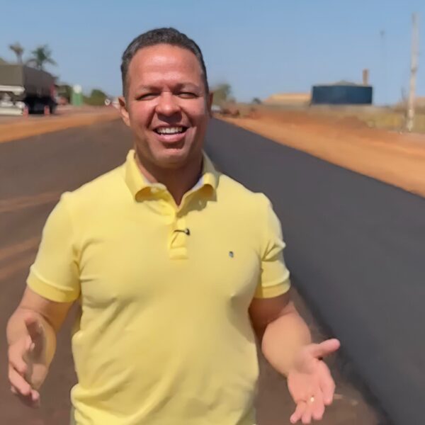 Cláudio comemora chegada do asfalto na duplicação do Anel Viário: “Não é promessa, não é conversa fiada, é resultado”; vídeo