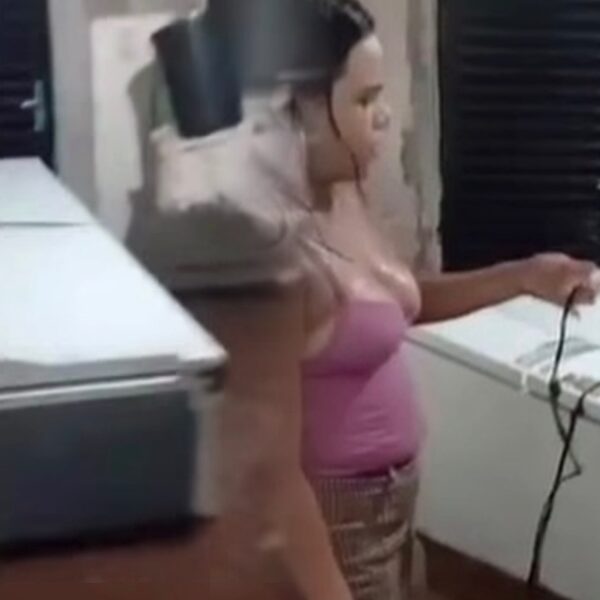 Chuva destrói pertences de família e mãe resgata crianças em Rondonópolis; veja o vídeo e saiba como ajudar