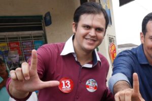 Justiça manda campanha de Thiago Silva parar uso irregular de caminhonete da esposa em Pedra Preta