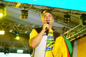 Flávio lidera por 51,1% a 48,9% dos votos válidos, aponta pesquisa Atlas/Bloomberg
