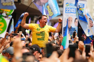 Mercado reage à vitória de Flávio no 1º turno