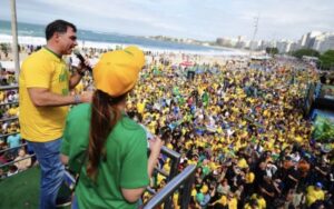 44% a 42%: Flávio cresce e aparece à frente de Lula em segundo turno, aponta pesquisa Quaest