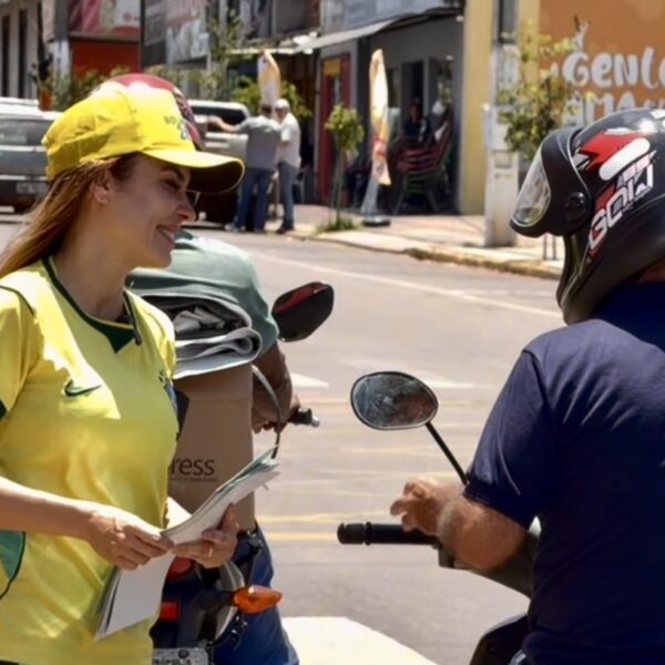 Direita de verdade: Vereadora Kalynka vai às ruas reforçar apoio a Flávio Bolsonaro em Rondonópolis