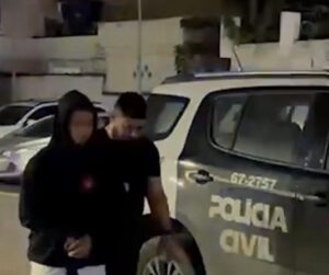 Mulher é presa após envenenar, decapitar e esquartejar companheiro; filho encontra restos mortais; vídeo