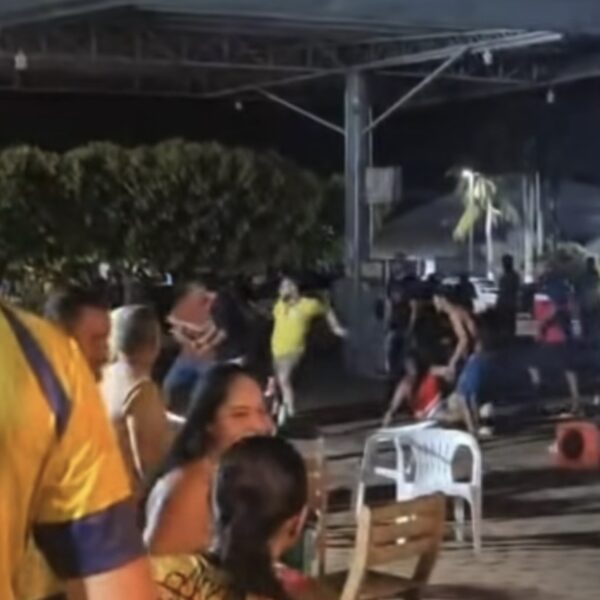 Vídeo mostra briga generalizada e homem sendo morto a tiros em MT; motivação seria política