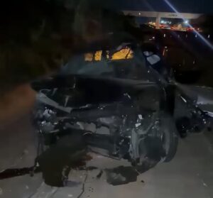 Motorista de Corolla morre após colidir em carreta tombada na BR-163 em Rondonópolis; vídeo