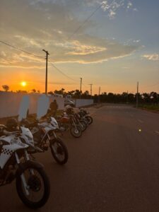 Motociclista amostradinho sem CNH faz manobras perigosas e acaba a pé em Rondonópolis