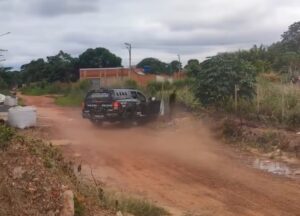 Jovem foge de abordagem durante ocupação irregular e acaba baleado em MT; vídeo mostra tudo