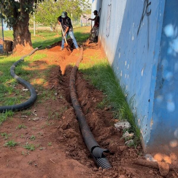 Vândalos furtam fios elétricos da praça Colina Verde pela sexta vez em menos de dois