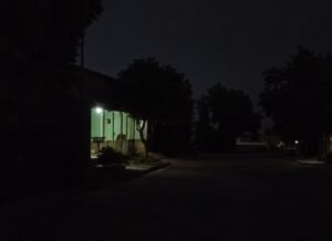 Meses de sufoco: moradores detonam Energisa por falta de luz e “meia fase” durante calor extremo em Rondonópolis; vídeo