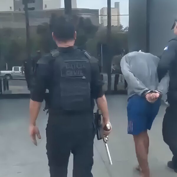 Vídeo mostra prisão de jovem que executou homem com 15 tiros em Rondonópolis