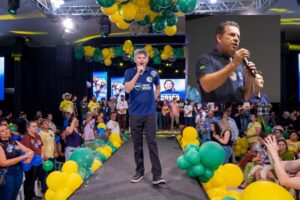 Mauro Mendes pede votos para Zé Medeiros ao Senado durante evento em Rondonópolis; assista