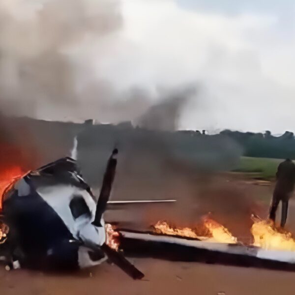 Bandidos incendeiam avião e fogem após tentativa de interceptação da FAB em MT; vídeo