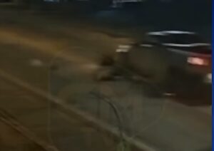 Forte colisão entre bicicleta elétrica e camionete deixa idosa morta em MT; vídeo forte mostra o acidente