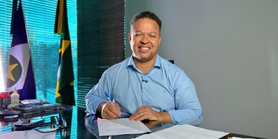 cláudio-assinando-capa