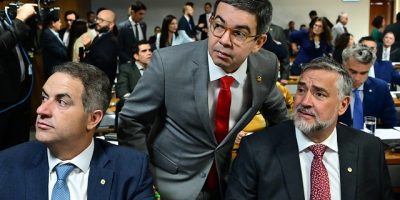 20b0f7f7-ricardo-maia-randolfe-rodriguespaulo-pimenta-ft-geraldo-magela-ag-senado Tropa lulista na CPMI: deputado Ricardo Maia (MDB-BA); líder do governo no Congresso Nacional, senador Randolfe Rodrigues (PT-AP); deputado Paulo Pimenta (PT-RS). (Foto: Geraldo Magela/Ag. Senado)