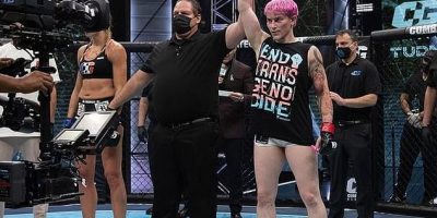 Trans McLaughlin [à direita] após vitória na competição do MMA derrotando a mulher Celine Provost [à esquerda]. (Foto: Reprodução / Combate Global)