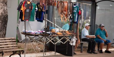 Ponto de venda ambulante na praça Brasil. | Marcos Miraglia - Gcom