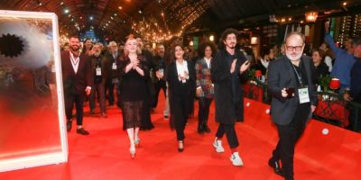 Johnny Massaro e Julia Dalavia vão ao Festival de Cinema de Gramado